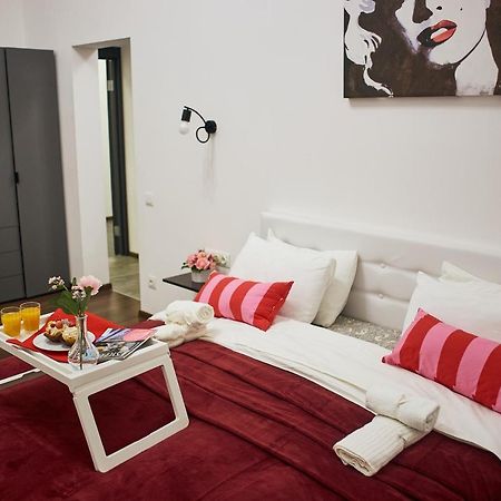 RV Old City Apartment, для ЗСУ особые условия! Киев Экстерьер фото