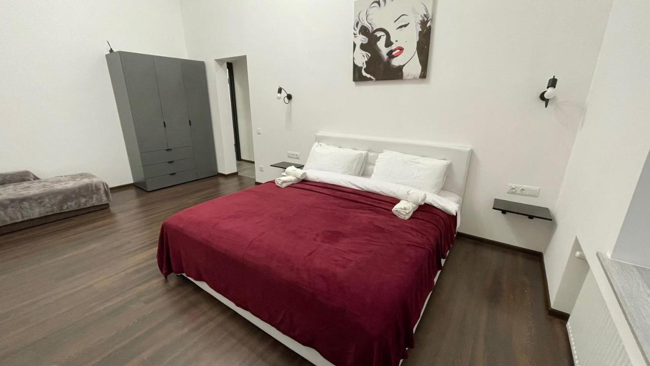 RV Old City Apartment, для ЗСУ особые условия! Киев Экстерьер фото